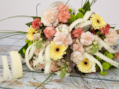 BOUQUET with lacy ribbon
