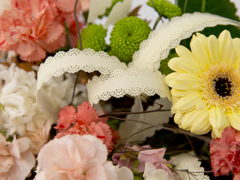 BOUQUET with lacy ribbon
